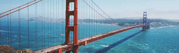 加拿大温哥华雪山与海港城市风景